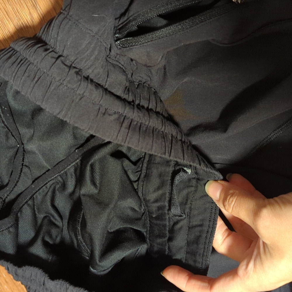 Lululemon Tracker V Short 4 In Size 8 - Picture 3 of 5